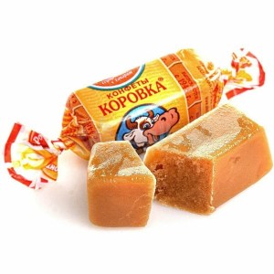 Конфеты Коровка в новогоднем наборе с вафельным квадратиком