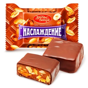 Конфеты Наслаждение в новогоднем наборе с печеньем Орео