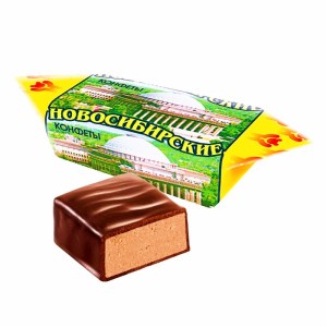 Конфеты Новосибирские в новогоднем наборе с яйцом Kinder Сюрприз