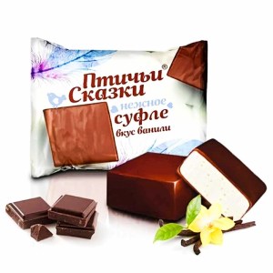 Конфеты Птичьи сказки в новогоднем наборе с бисквитным пирожным 